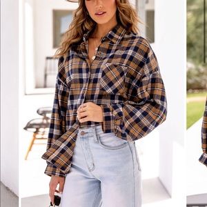 🆕{Priceless} Plaid Button up Top